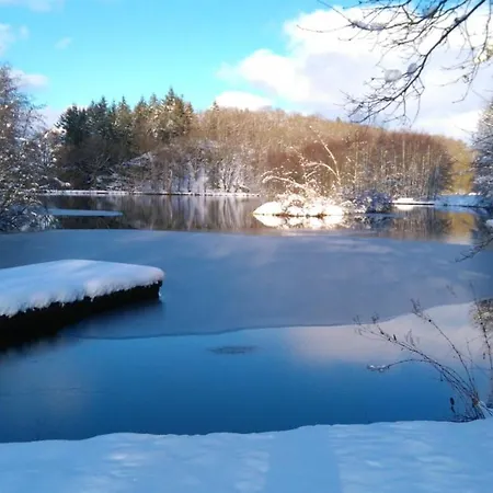 Prázdninový dům 5 Bedrooms House With Lake View Furnished Garden And Wifi At *