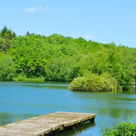 Сasa de vacaciones 5 Bedrooms House With Lake View Furnished Garden And Wifi At *