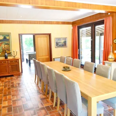 Prázdninový dům 5 Bedrooms House With Lake View Furnished Garden And Wifi At Bertogne